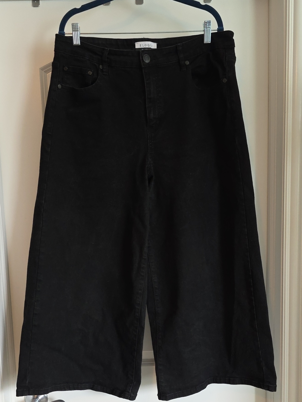 EUC Eloquii Size 16 Black Relaxed Wide-Leg Cropped Jeans